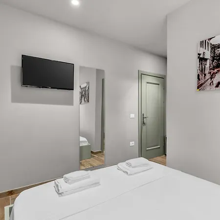 Guest house Villa Zoi A Stay To Remember I Guesthouse Inside The Castle Of Elbasan I Roman Historic District Via Egnatia I Homemade Breakfast *