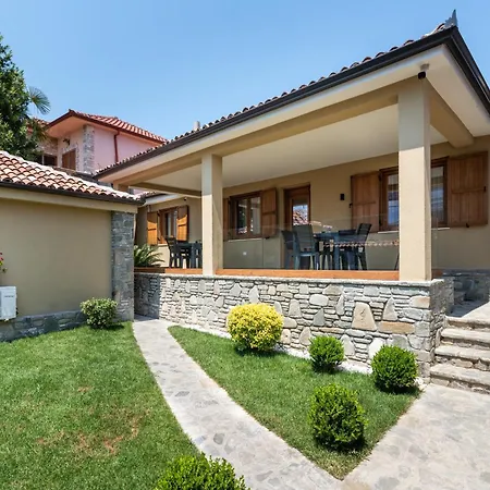 Villa Zoi A Stay To Remember I Guesthouse Inside The Castle Of Elbasan I Roman Historic District Via Egnatia I Homemade Breakfast * Elbasan
