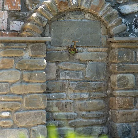 ホテル Villa Zoi A Stay To Remember I Guesthouse Located On The Historic Roman Road Via Egnatia Inside Elbasan Castle I Homemade Breakfast *