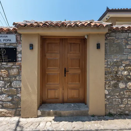 Villa Zoi A Stay To Remember I Guesthouse Located On The Historic Roman Road Via Egnatia Inside Elbasan Castle I Homemade Breakfast ホテル エルバサン
