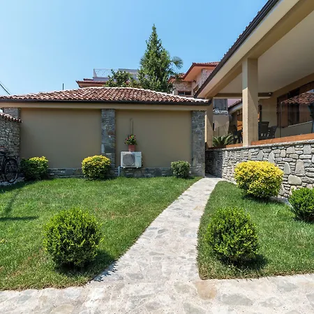 Villa Zoi A Stay To Remember I Guesthouse Located On The Historic Roman Road Via Egnatia Inside Elbasan Castle I Homemade Breakfast ホテル エルバサン
